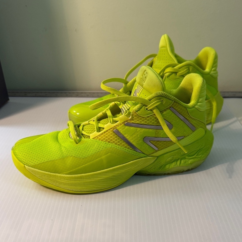New Balance, Two WXY V4, Bright Neon Green Athletic Shoes